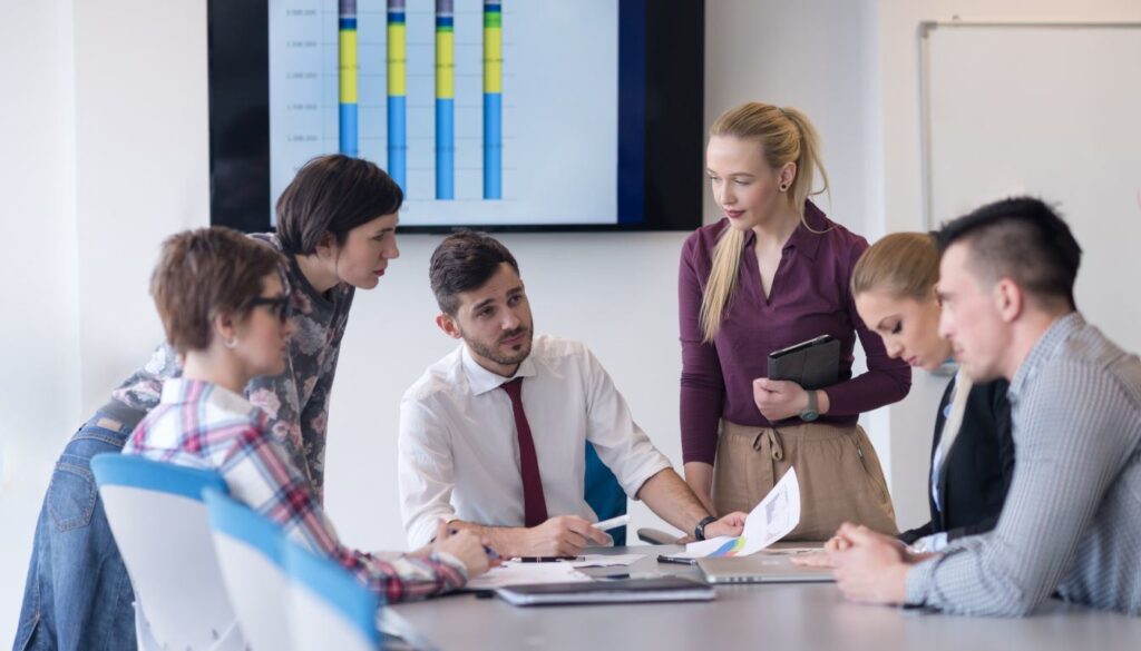 jak budować strategię marki - kompleksowy proces planowania